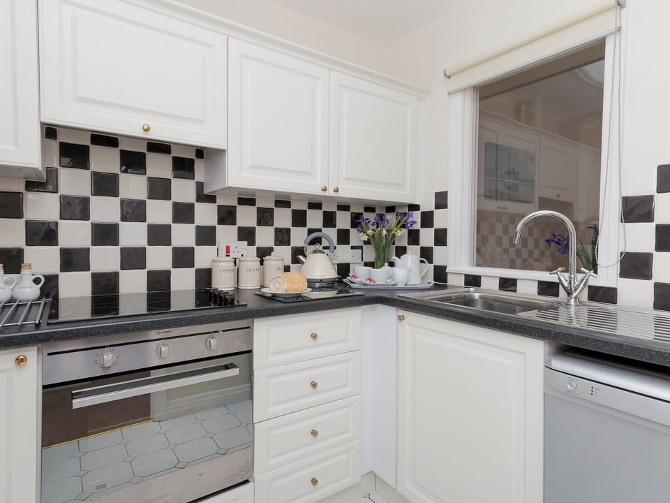 Well equipped kitchen | Cleet&rsquo;s Retreat, Seahouses