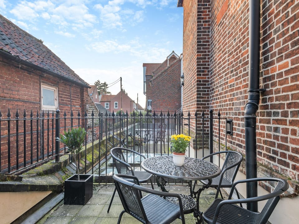 Sitting-out-area | Crown and Anchor, Wells-next-the-Sea