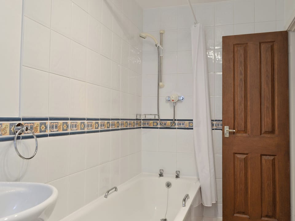 Bathroom | Bobbin Cottage, Keswick