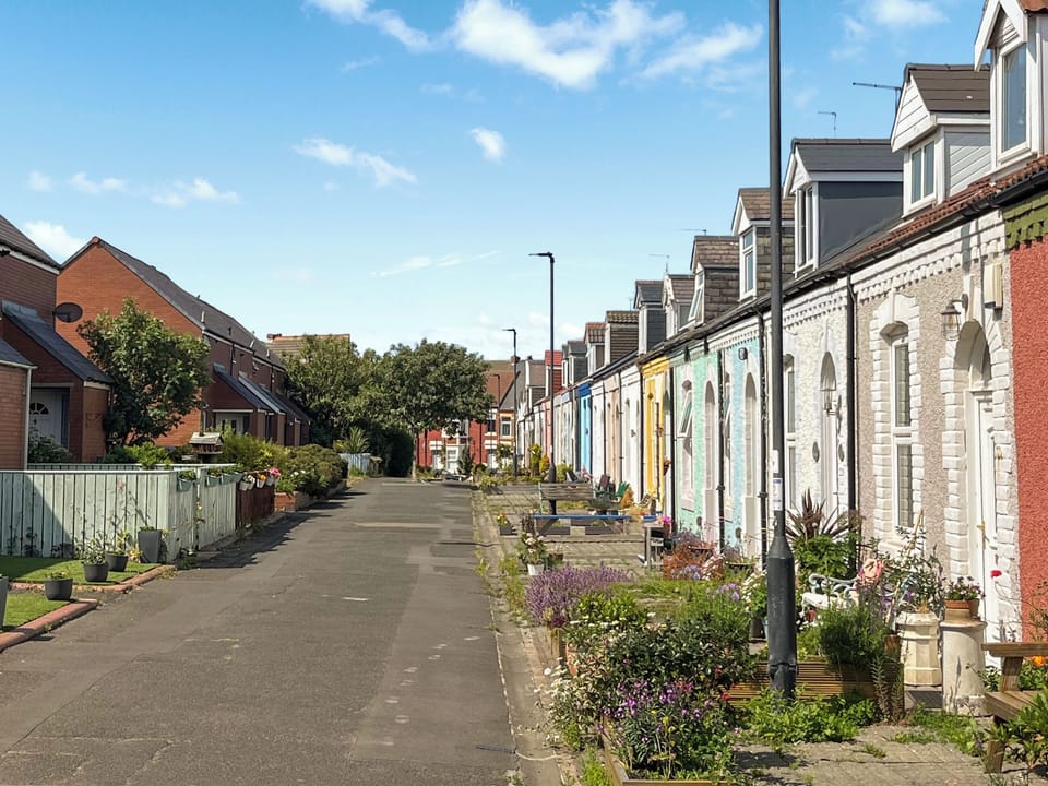 Simpson Street. Pebble Cottage sits in the middle of this pretty row of historic fisherman&acute;s dwellings | Pebble Cottage, Cullercoats, near Tynemouth