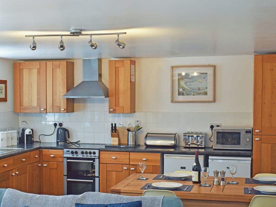 Spacious kitchen | Grain Store 2 - Little Polgrain Barns, Caerhays, near Tregony