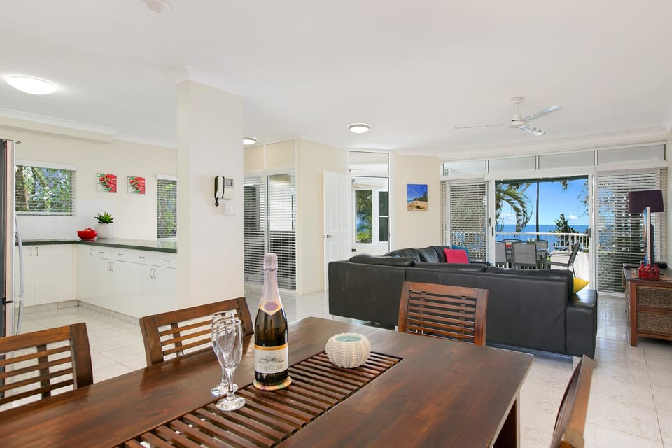 3BR Waterfront "The Beach House" - Wifi