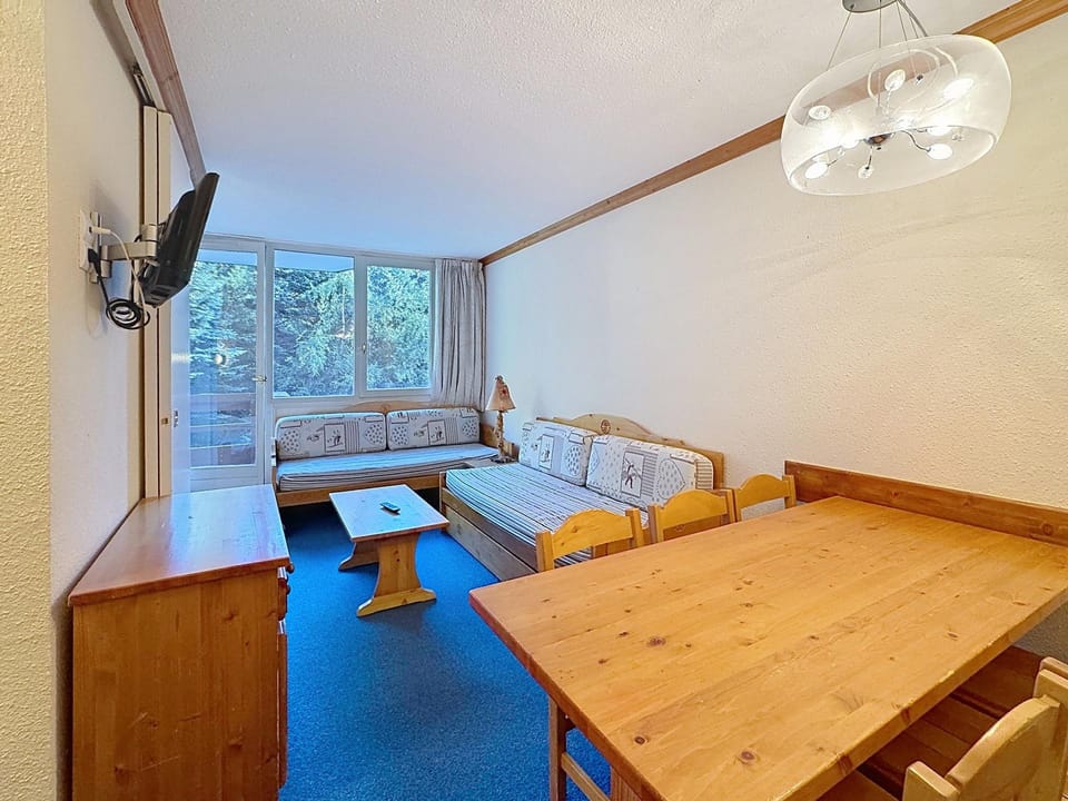Charming 2-room cabin, 6 people, ski-in/ski-out, south-facing Apartment in Les Allues
