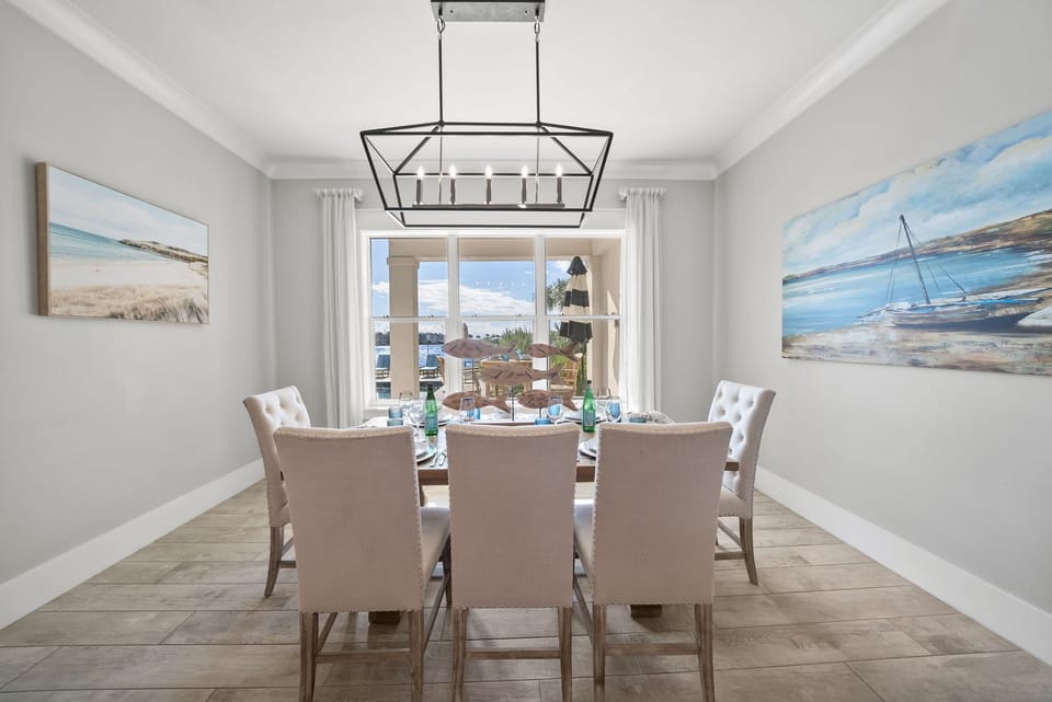 Paradise Cove | Dining Area