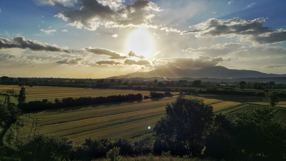 The property overlooks a portion of the Arno river valley