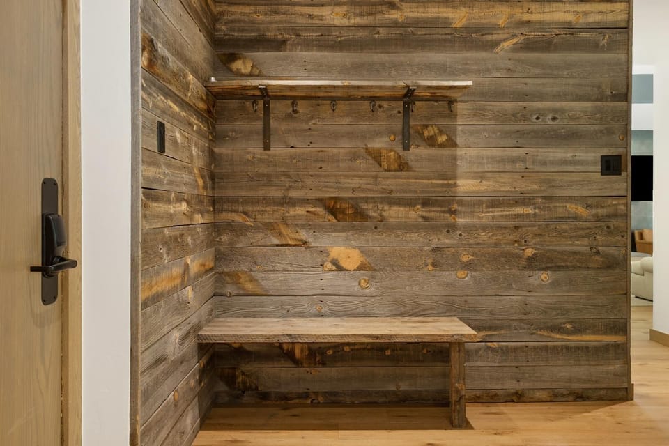 Entry Way &amp; Foyer