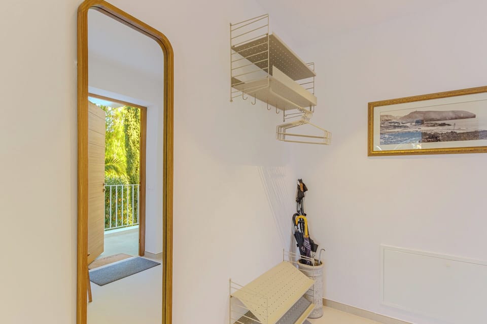 Hallway main entrance