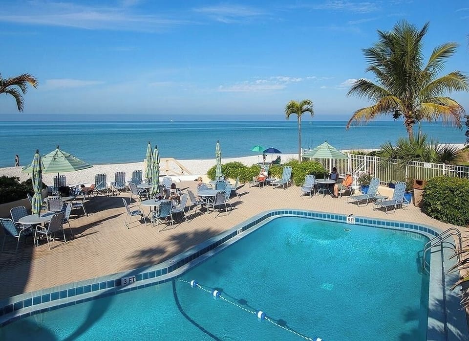 Surfside Club on the beach !