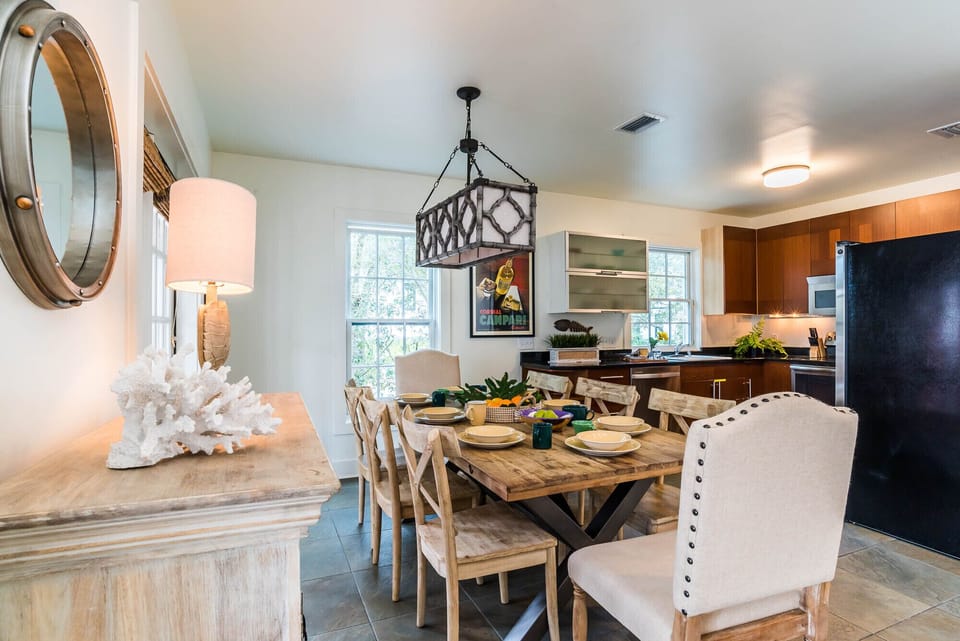 First Floor: Dining Area
