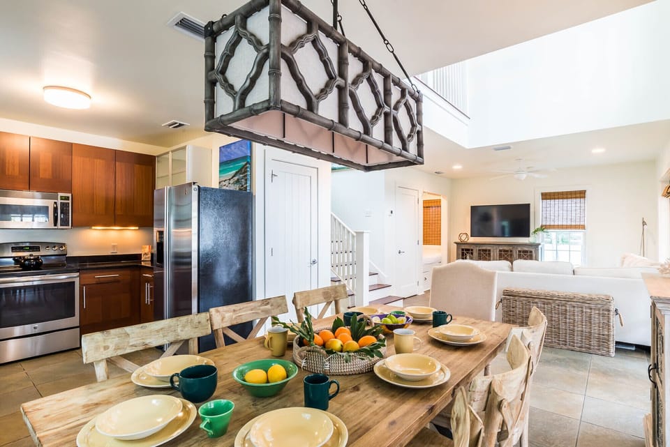 First Floor: Dining Area