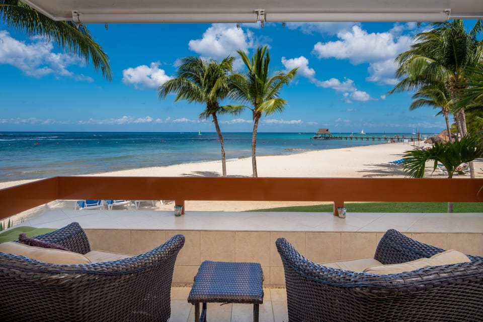 Here is the spot for your morning coffee, guaranteed to please!