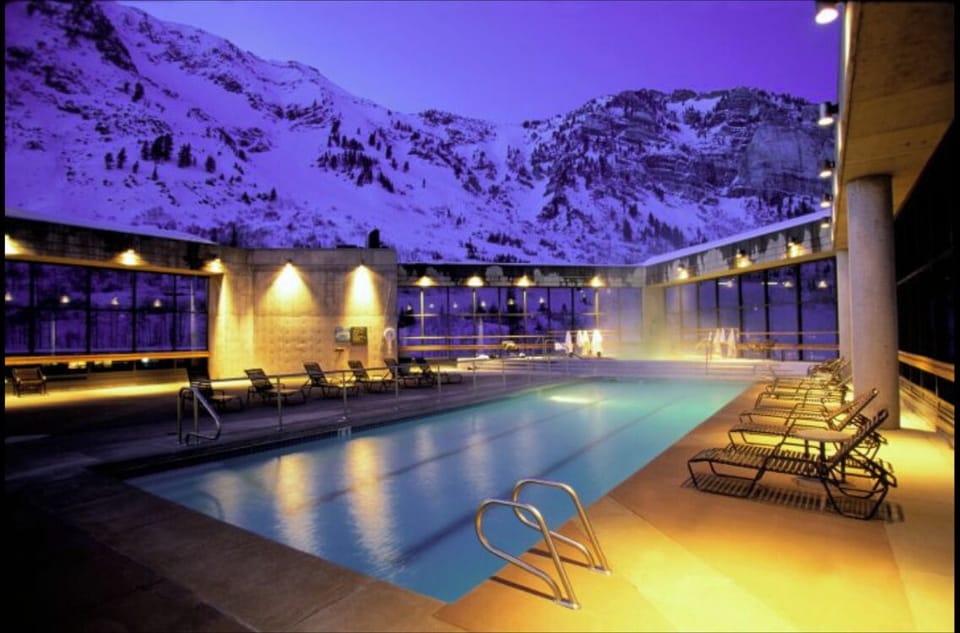 Rooftop pool.  Accessible free with rental.