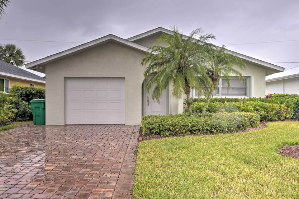 Naples Vacation Rental | 3BR | 2.5BA | 2,100 Sq Ft | Step-Free Entry