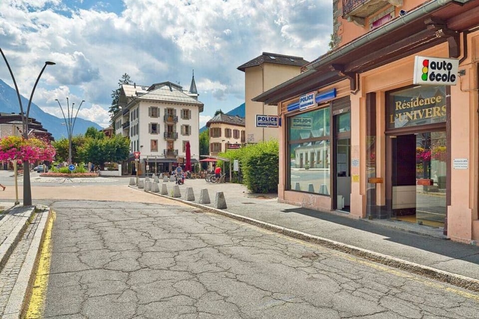 Central Chamonix studio apartment sleeps 2