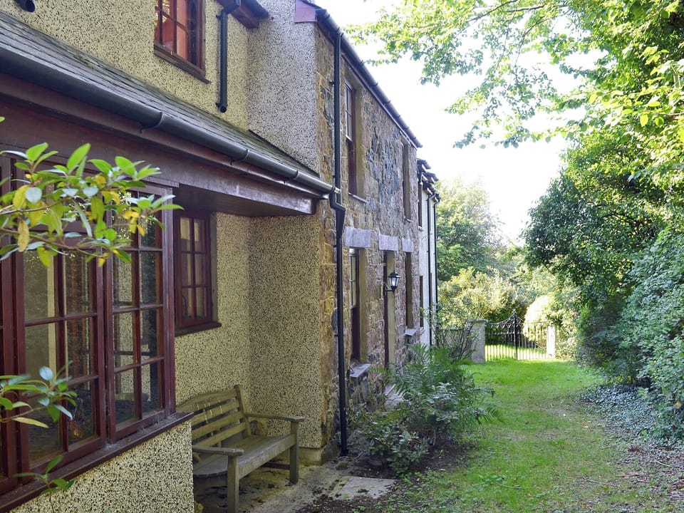 Exterior | Cae Ocyn, Llangaffo, Anglesey