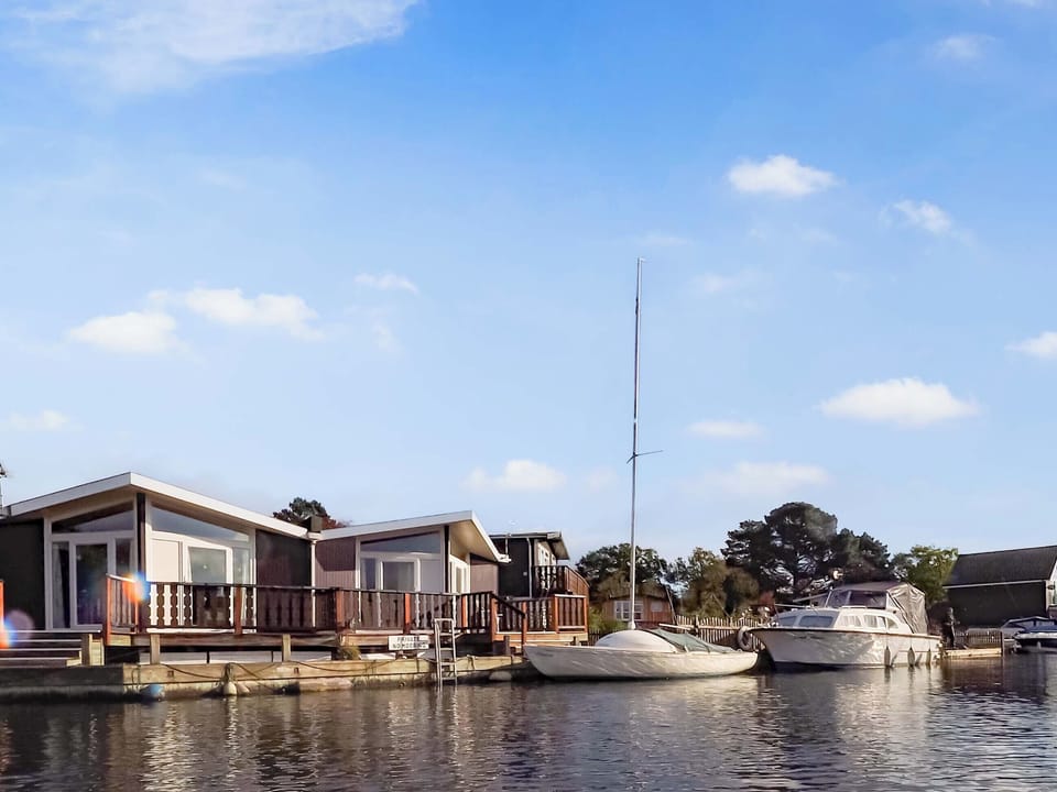 Exterior | Ripples, Horning