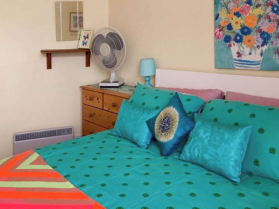Double bedroom | Ripples, Horning