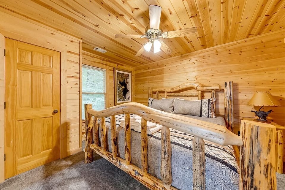 Large, comfy, log bed