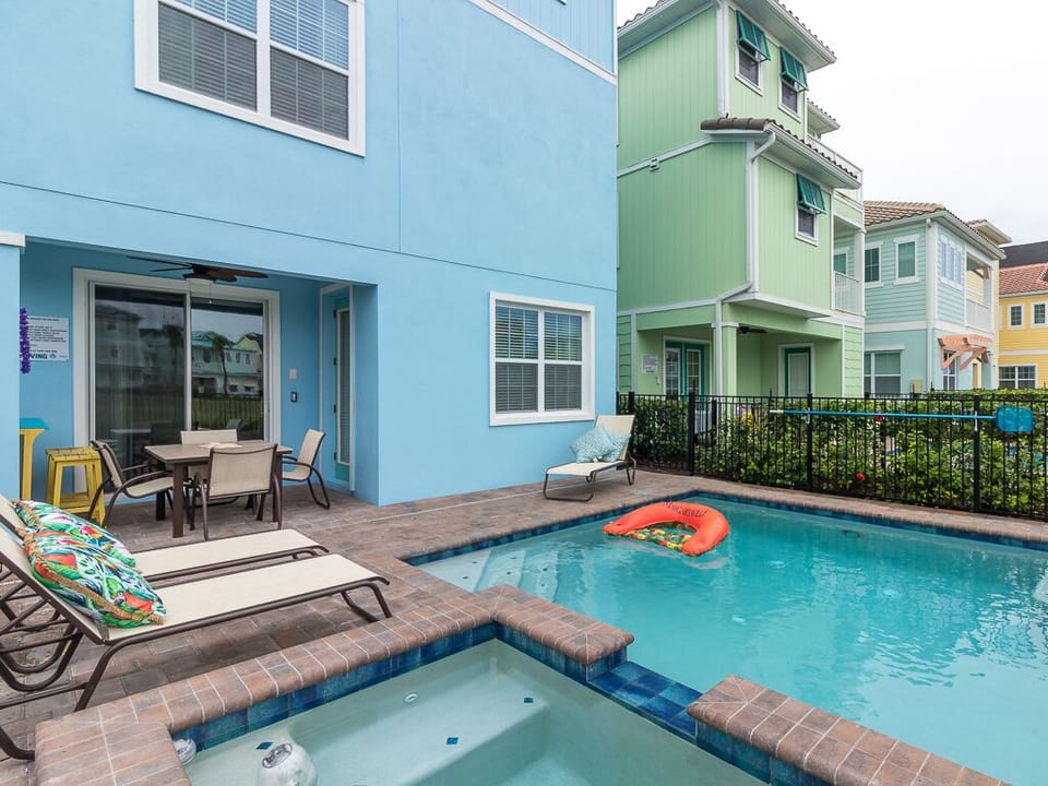 Private Pool & Hot Tub