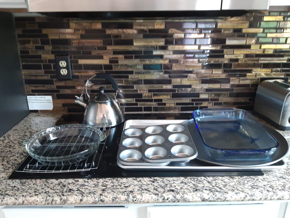 large selection of bake ware 
