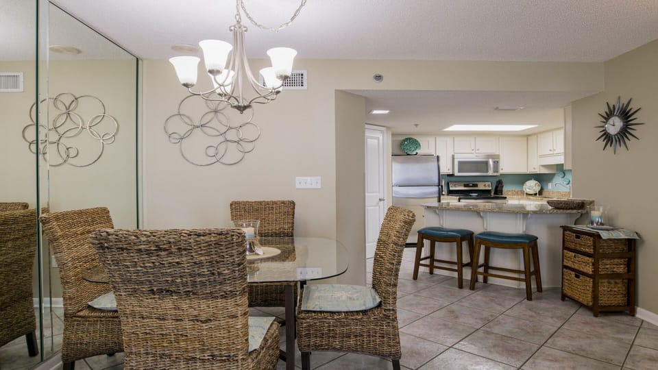 Phoenix VI 704 Dining