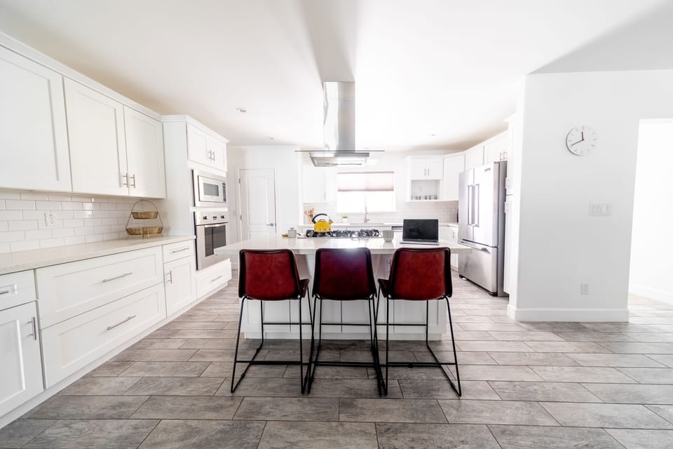 Kitchen island with 3 leather bar stools