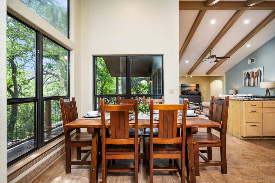 A dining room that opens up to the beauty of the Comal River