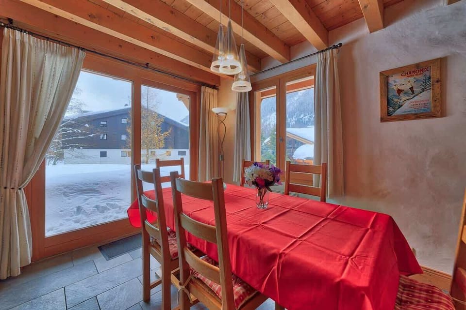 Dining area - up to 8