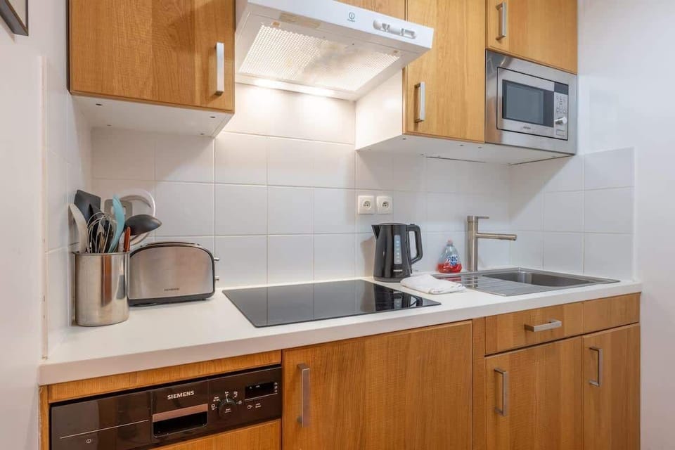 fully equipped, compact kitchen