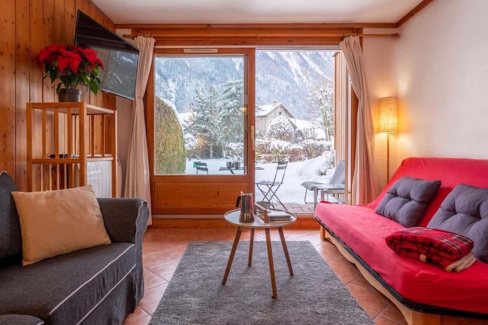 Lounge with views of the Mont Blanc mountain range