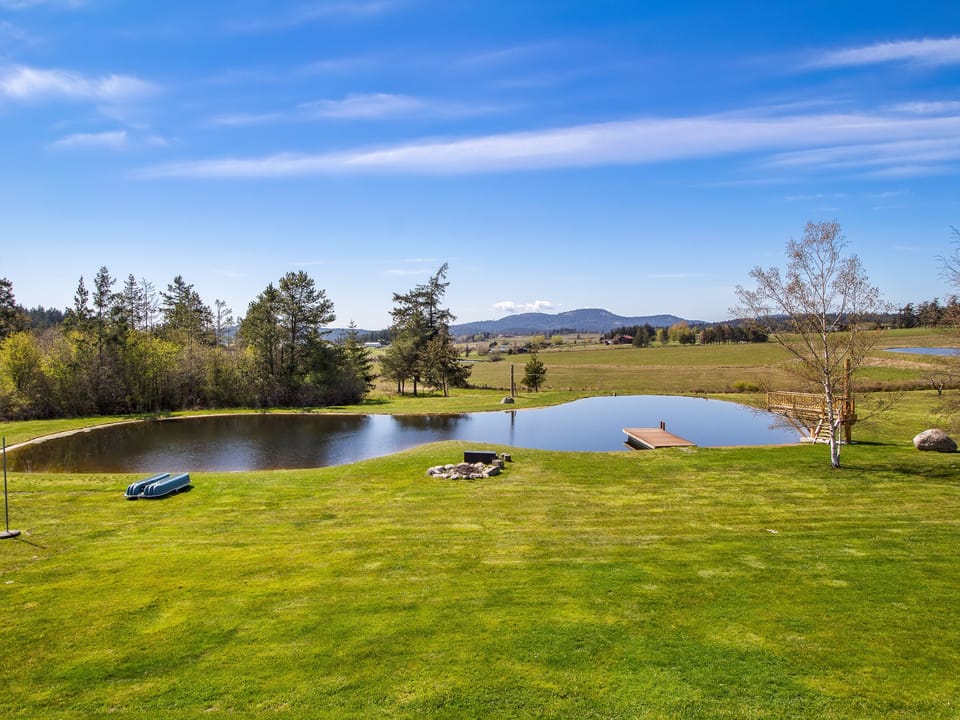 Enjoy the view of San Juan Valley and watch the glowing sunsets from the patio