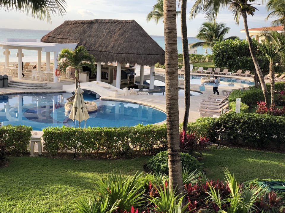 Great Large Double Balcony Beach/Pool View