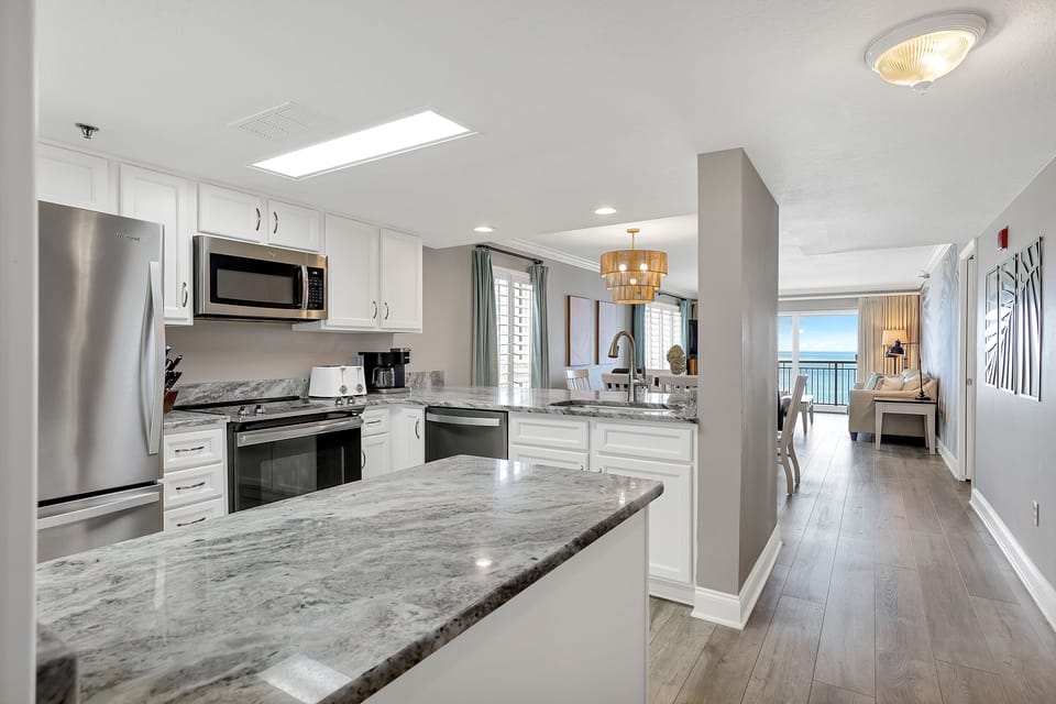 Beautifully upgraded kitchen w/ granite & stainless appliances (couches replaced