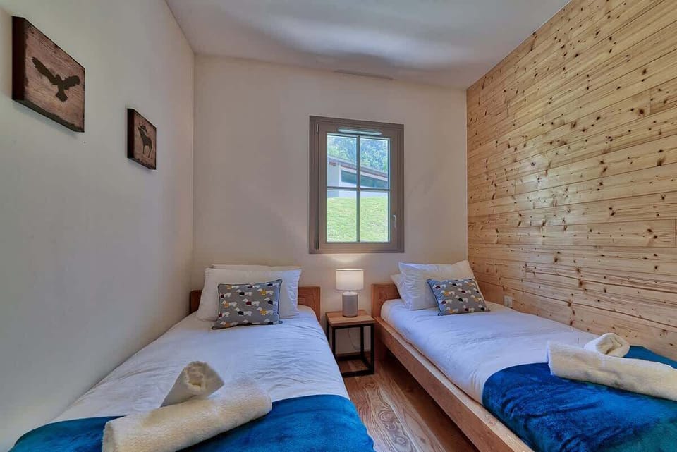 Second Bedroom - Twin Beds