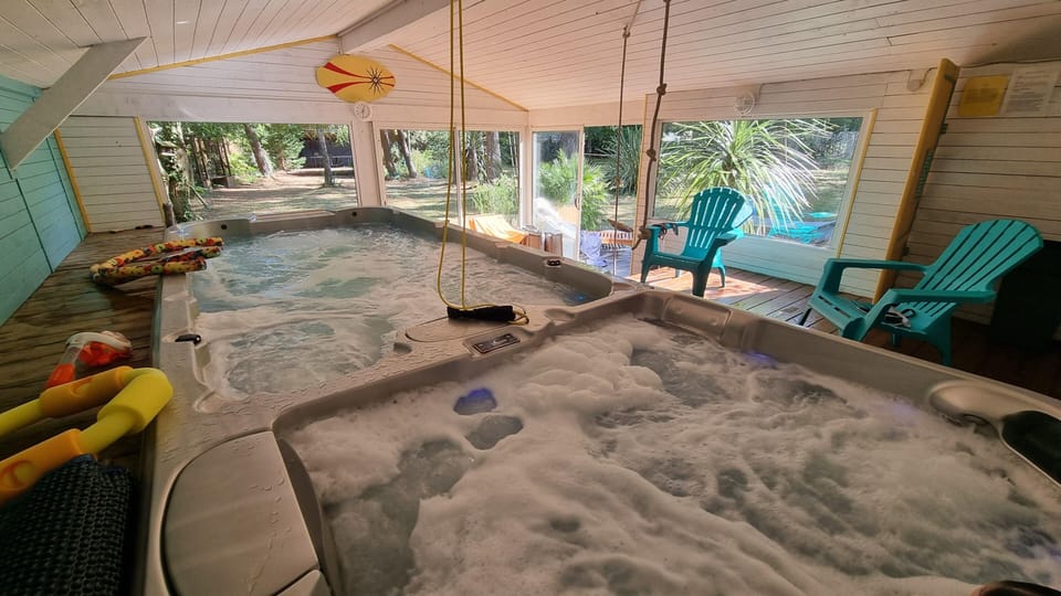 Indoor spa tub