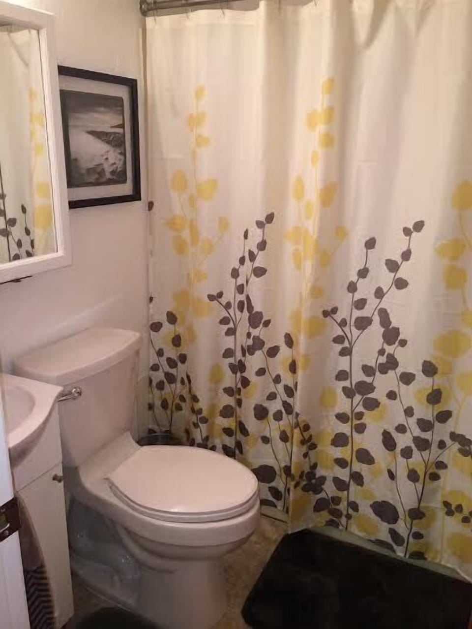 restroom with shower tub combo 