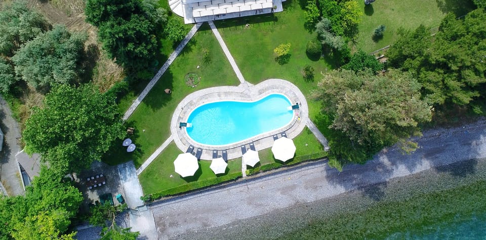 Pool & Beach