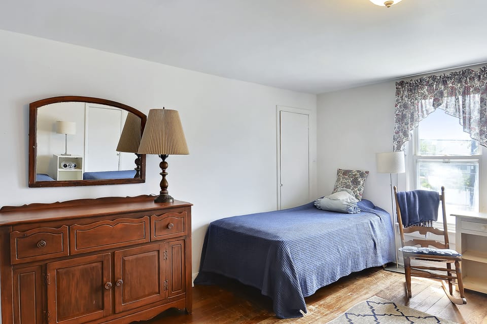 2nd floor bedroom with 3 twin sized beds (sleeps 3)