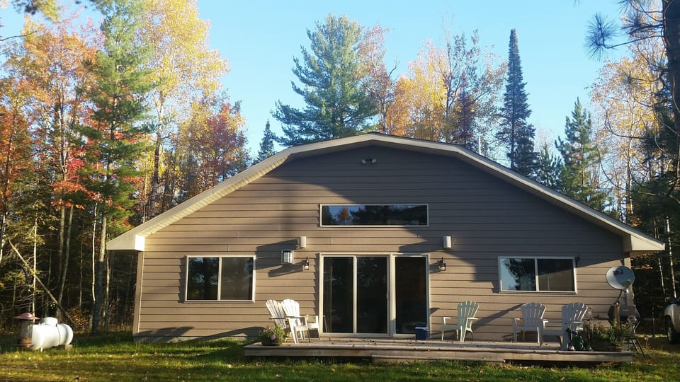 The front of the cabin that faces the lake