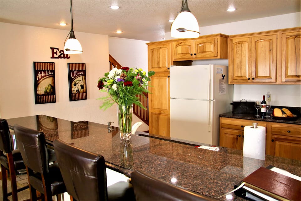 Fully equipped kitchen with regular & Kuerig coffee makers, electric tea kettle