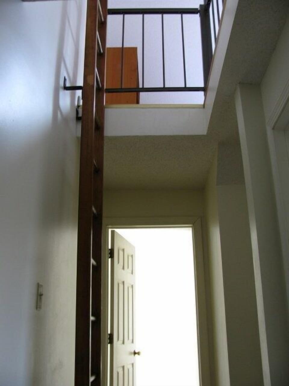 Fixed ladder to loft