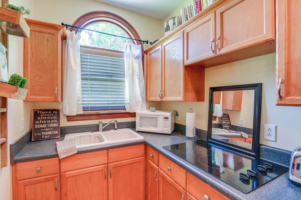 Kitchenette | Cooking Basics | Single-Story Cottage