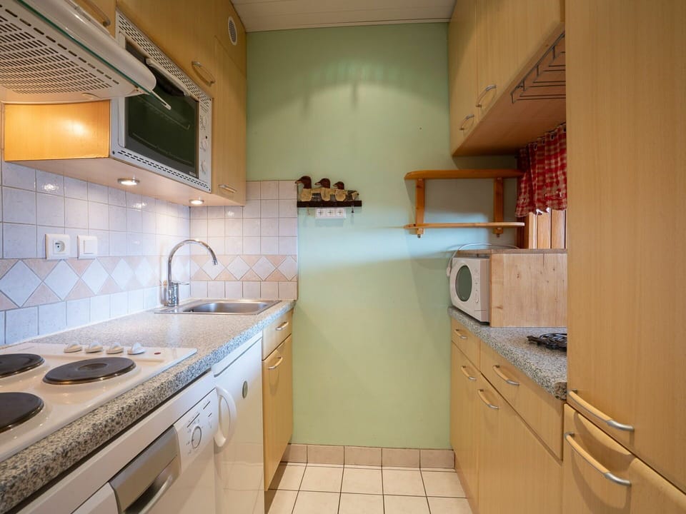 Cabinetry, Countertop, Sink, Property, Kitchen Sink, Tap, Kitchen, Kitchen Stove, Wood, Plumbing Fixture