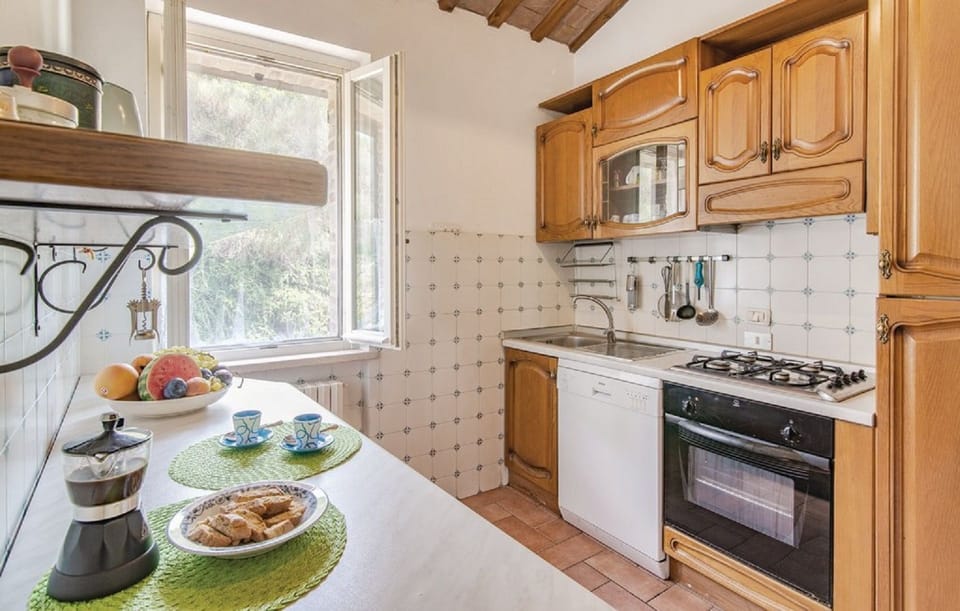 Dining Room, Food, Kitchen, Living Room