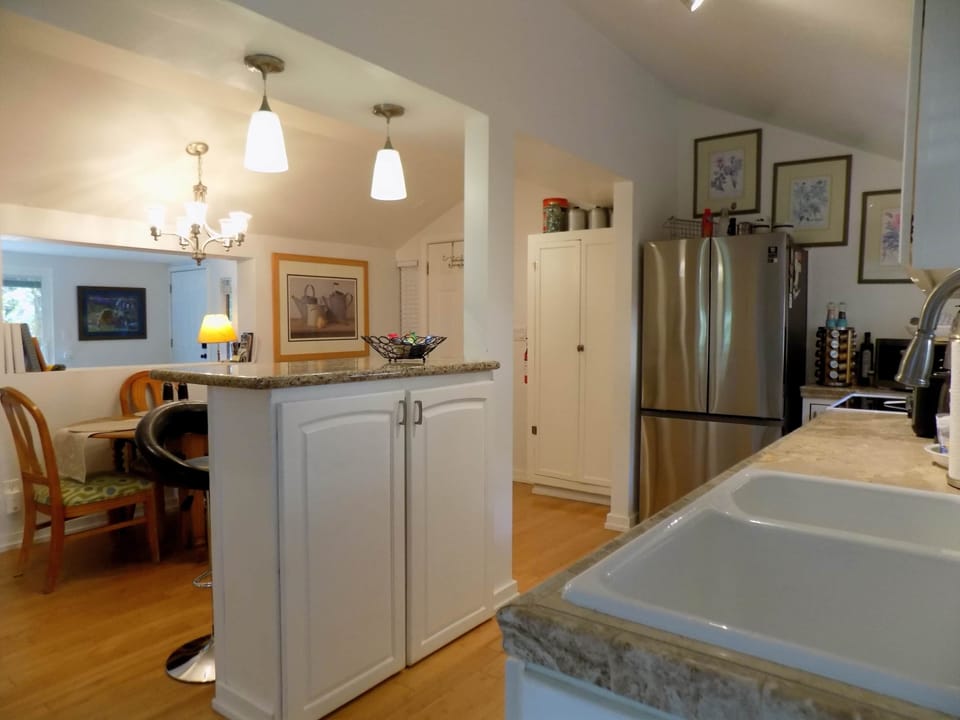 (43)Kitchen w/Bar