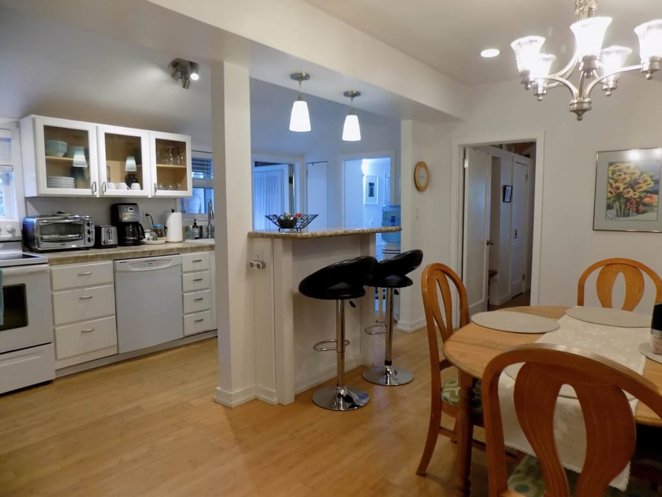 Bar and Dishwasher(41)