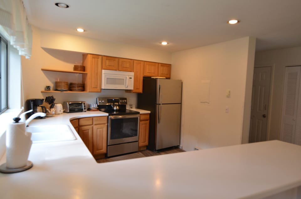 Fully Equipped Kitchen - Recently remodeled kitchen and dining room area. The dining room will easily seat all of the guests and the kitchen is fully equipped.