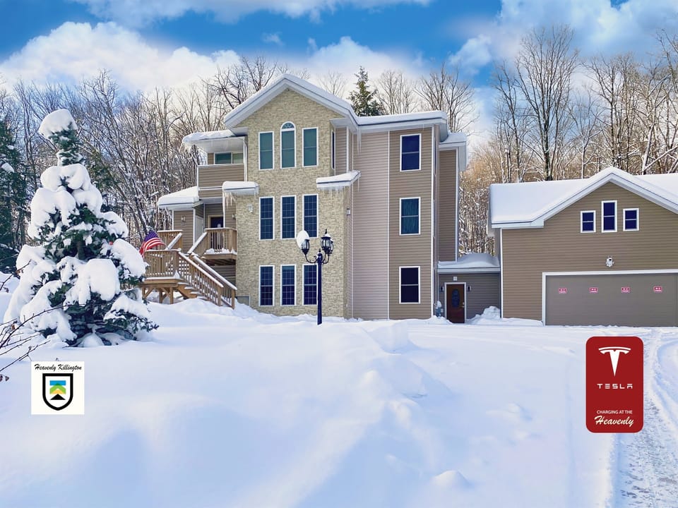 Heavenly Killington 16 ppl, 7 bedrooms, 4 bathrooms, 11 beds. Free parking for 10+ cars. Tesla charger.