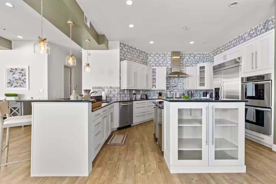 Full kitchen