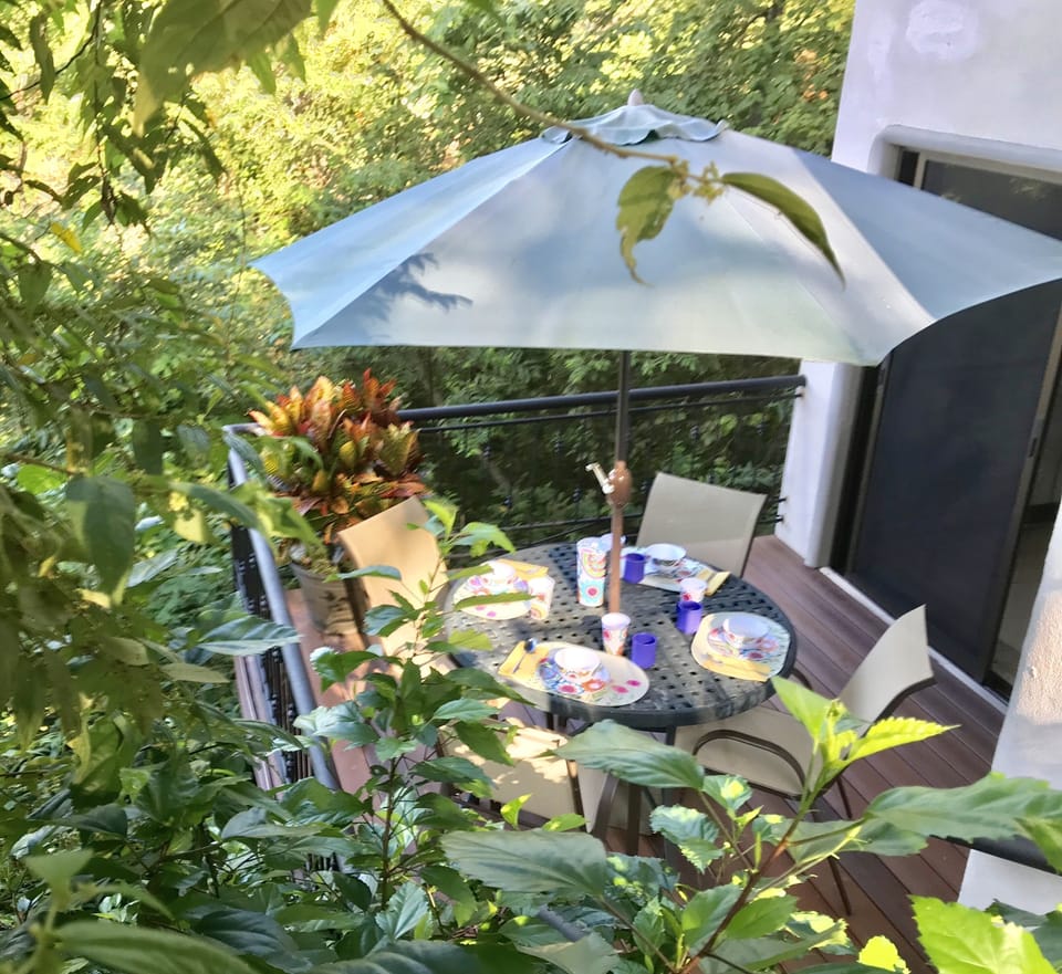 Breakfast, dinner or lunch in your private deck.